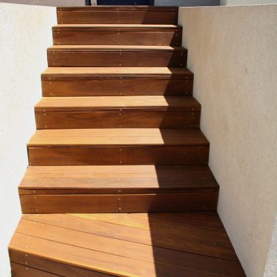 חידוש מדרגות עץ - מדרגות דק איפאה אחרי חידוש